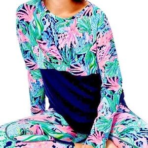 NWOT Lilly Pulitzer Finn Top Women’s Medium Bringing Mermaid Back High Tide Navy